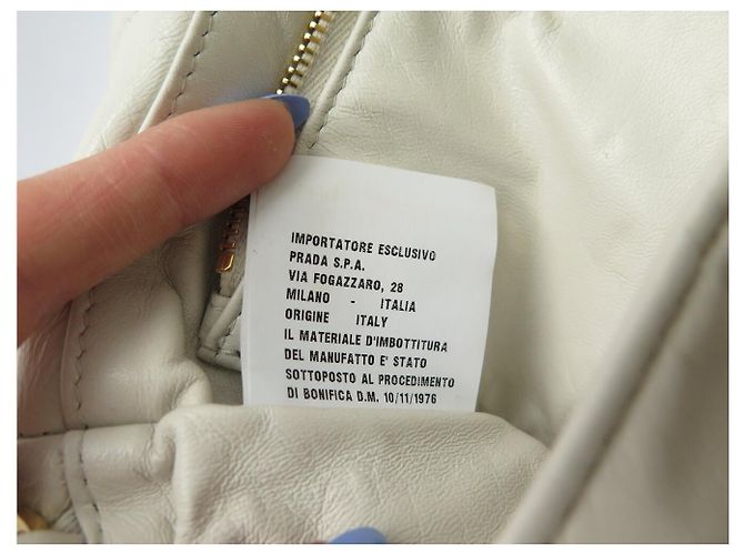 BOLSA DE MÃO PRADA SPECTRUM EM COURO NAPPA COM ALÇA DE CORRENTE DOURADA Cru - vista 12