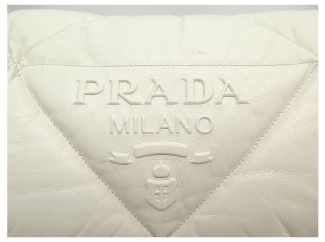 BOLSA DE MÃO PRADA SPECTRUM EM COURO NAPPA COM ALÇA DE CORRENTE DOURADA Cru - vista 7