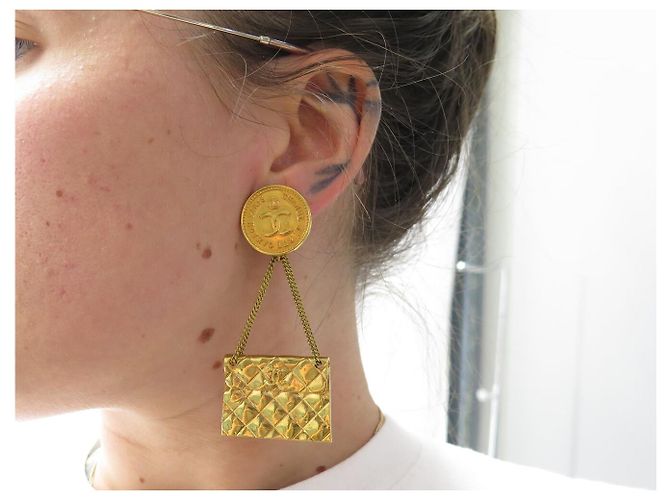 ORECCHINI CHANEL MEDAILLON CC PENDANT CHARM TIMELESS CLIPS D'oro - vista 10