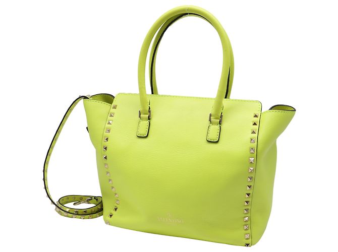 Borsa Tote Valentino Garavani Medium Rockstud Double Handle in pelle giallo neon - vista 3