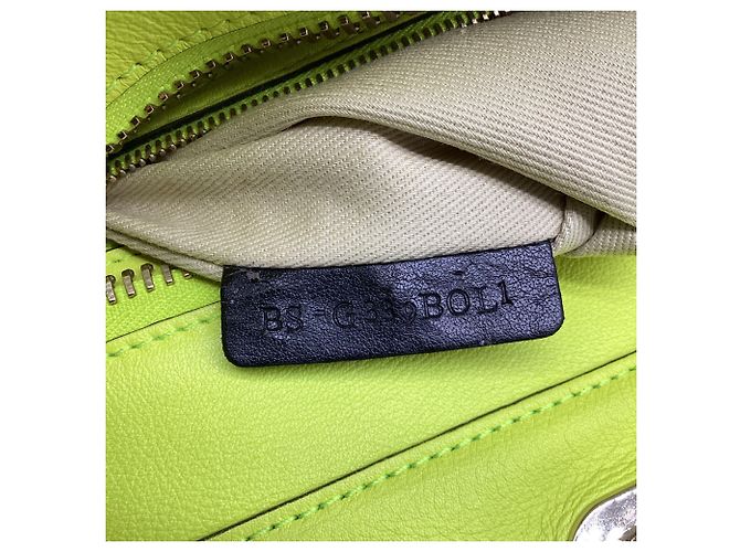 Borsa Tote Valentino Garavani Medium Rockstud Double Handle in pelle giallo neon - vista 6