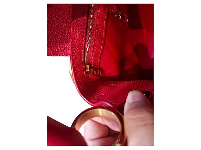 Louis Vuitton Capucines Borsa in Pelle Taurillon Rossa Rosso - vista 12