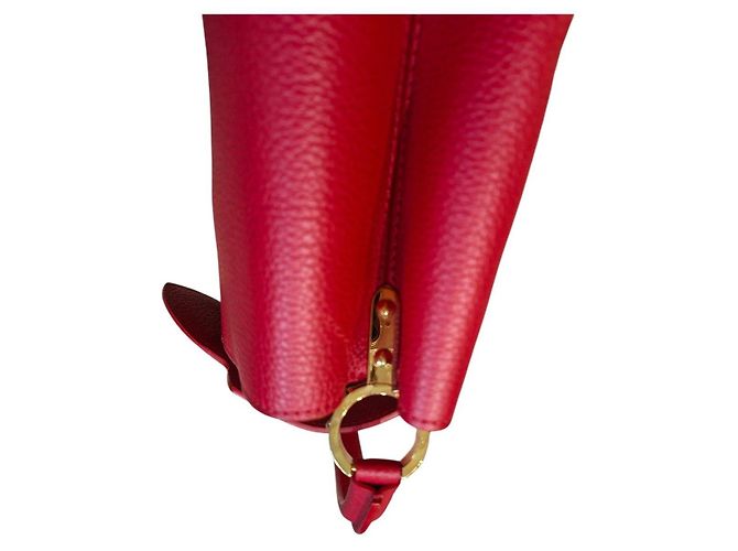 Louis Vuitton Capucines Borsa in Pelle Taurillon Rossa Rosso - vista 8