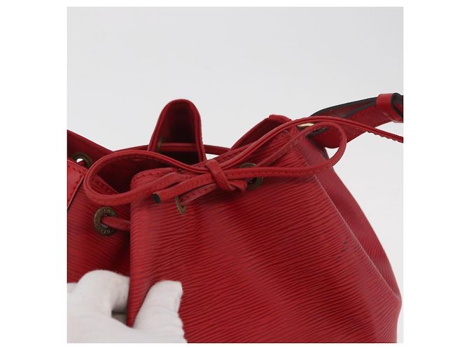 Borsa a tracolla LOUIS VUITTON Epi Noe Rosso M44007 LV Auth 180369A - vista 10