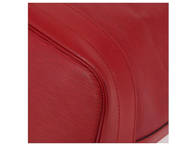 Borsa a tracolla LOUIS VUITTON Epi Noe Rosso M44007 LV Auth 180369A - vista 16
