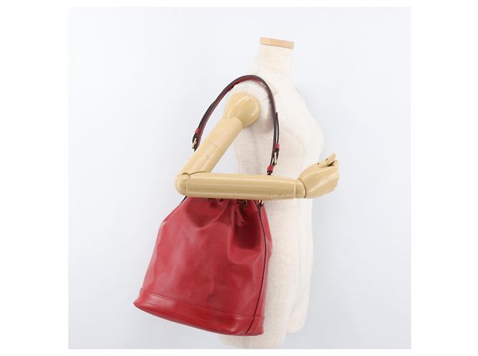 Borsa a tracolla LOUIS VUITTON Epi Noe Rosso M44007 LV Auth 180369A - vista 20