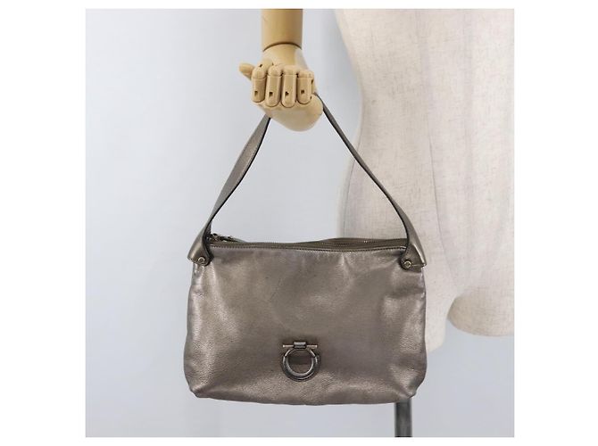 Borsa a tracolla Salvatore Ferragamo Gancini in pelle argento Auth BA12795A - vista 23