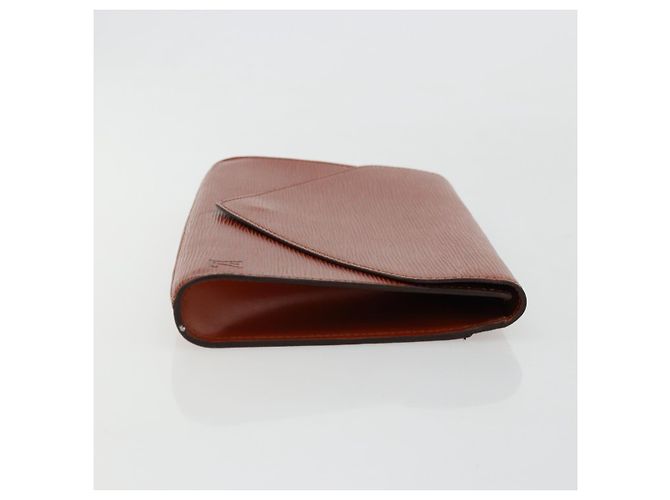 Clutch LOUIS VUITTON Epi Art Deco Marrone M52633 LV Auth BA12822 - vista 3