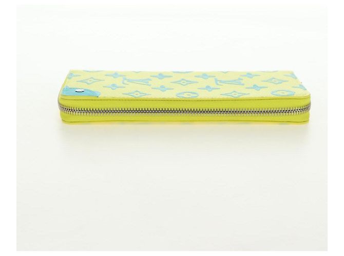 LOUIS VUITTON Cartera Zippy Playground Vertical Amarilla M82005 Auth 181139M Amarillo - vista 3
