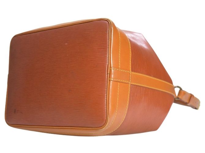 Louis Vuitton Noé Borsa a Secchiello Pelle Epi Marrone Kenyan - vista 10