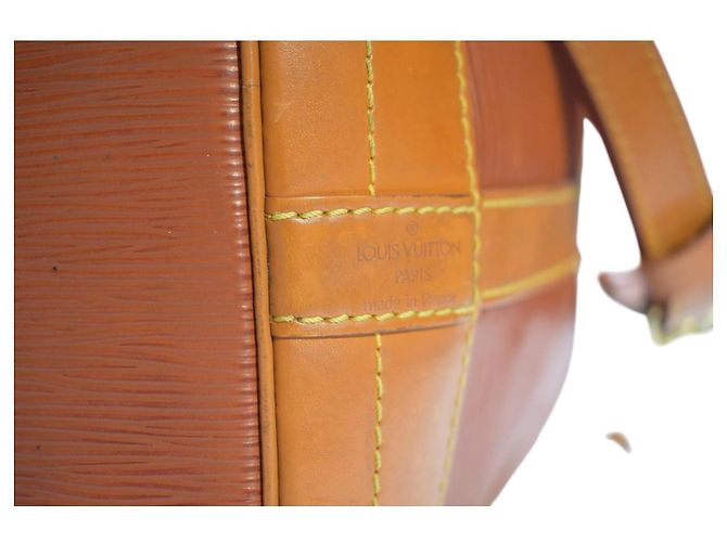 Louis Vuitton Noé Borsa a Secchiello Pelle Epi Marrone Kenyan - vista 11