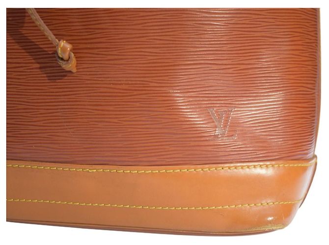 Louis Vuitton Noé Borsa a Secchiello Pelle Epi Marrone Kenyan - vista 12