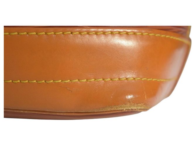 Louis Vuitton Noé Borsa a Secchiello Pelle Epi Marrone Kenyan - vista 13