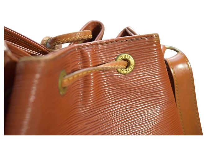 Louis Vuitton Noé Borsa a Secchiello Pelle Epi Marrone Kenyan - vista 17