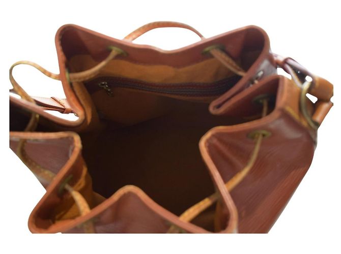 Louis Vuitton Noé Borsa a Secchiello Pelle Epi Marrone Kenyan - vista 18