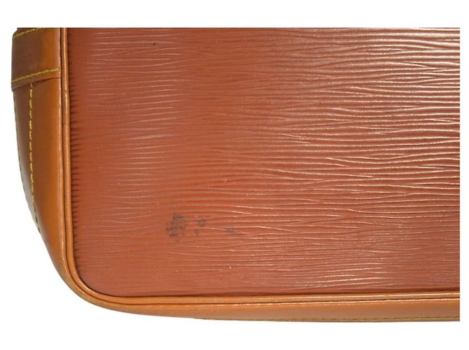 Louis Vuitton Noé Borsa a Secchiello Pelle Epi Marrone Kenyan - vista 8