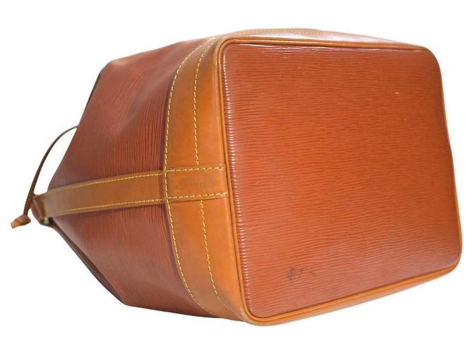 Louis Vuitton Noé Borsa a Secchiello Pelle Epi Marrone Kenyan - vista 9