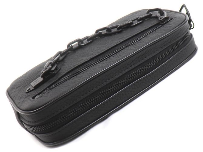 Pochette Volga en cuir Taurillon Louis Vuitton Noir - vue 3