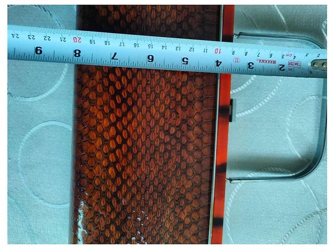 Autre Marque Braune Clutch aus geprägtem Pythonleder mit Griff - Ansicht 10