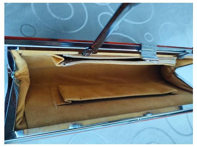 Autre Marque Braune Clutch aus geprägtem Pythonleder mit Griff - Ansicht 15
