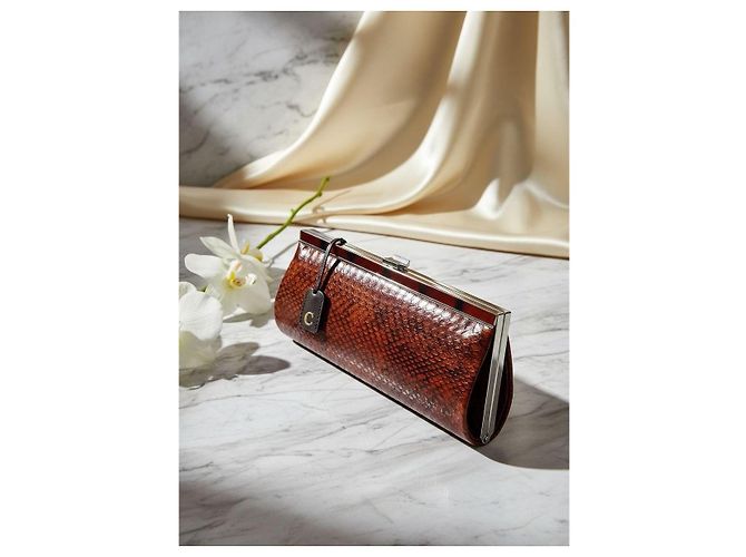 Autre Marque Braune Clutch aus geprägtem Pythonleder mit Griff - Ansicht 17