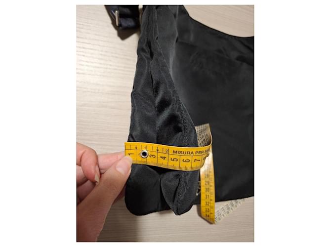 Prada Borsa a Tracolla in Nylon Nero - vista 15