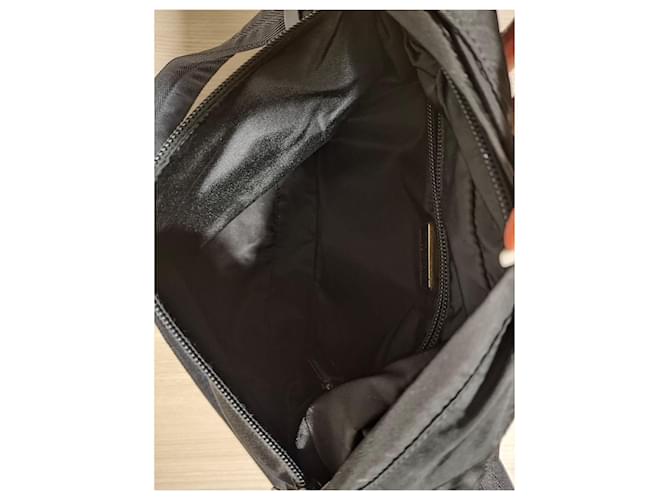 Prada Borsa a Tracolla in Nylon Nero - vista 9
