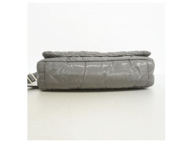 Borsa a tracolla Chanel Coco Cocoon in nylon grigio Marrone - vista 3