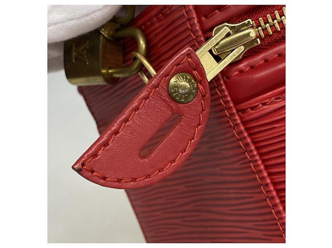 Borsa Louis Vuitton Epi Cannes in rosso Castilian - vista 7