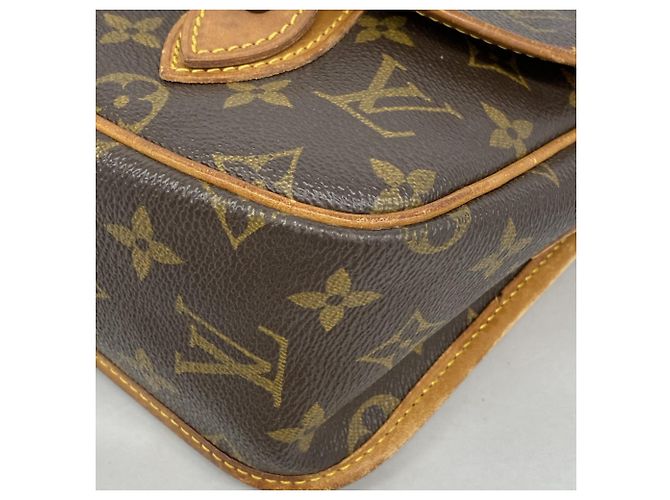 Bolsa de Ombro Louis Vuitton Monogram Gibeciere MM Marrom - vista 14