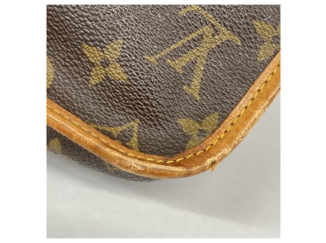 Bolsa de Ombro Louis Vuitton Monogram Gibeciere MM Marrom - vista 8