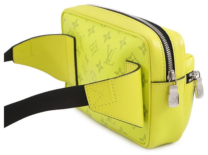Louis Vuitton Taiga Rama Monogram Bumbag Giallo Monogramma - vista 3