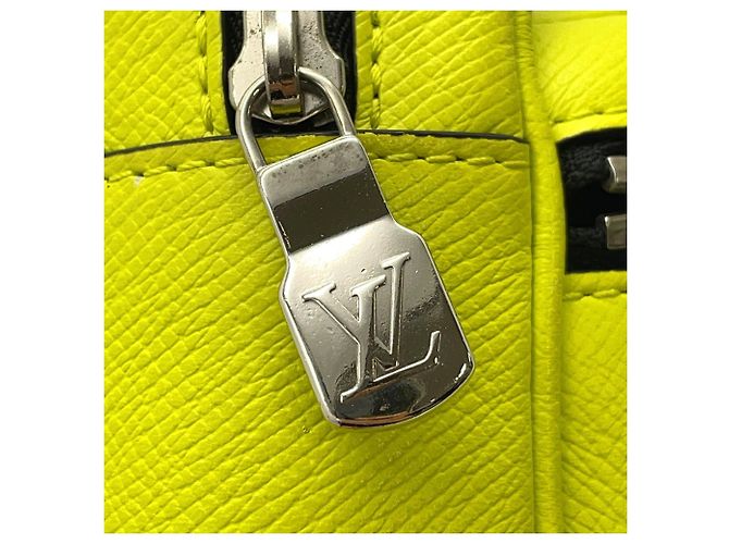 Louis Vuitton Taiga Rama Monogram Bumbag Giallo Monogramma - vista 8