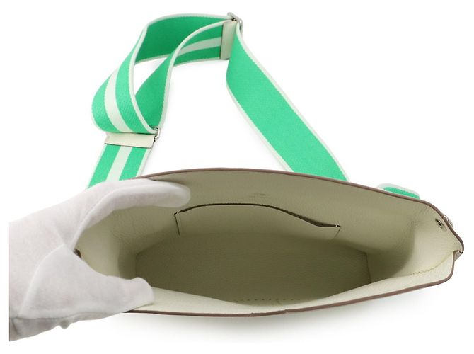 Borsa a tracolla Hermès Videpoche in pelle Togo Bianco Verde - vista 5