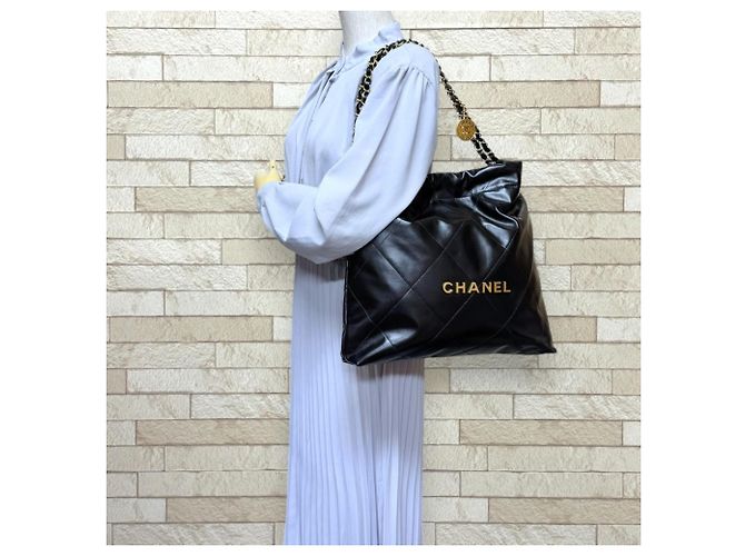 Borsa a Spalla Chanel 22 Small Nero - vista 2