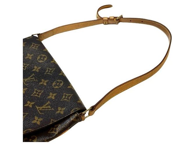 Louis Vuitton Monogram Musette Tango Handbag for Women Marrone - vista 5