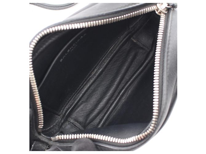 Borsa a tracolla Balenciaga Everyday Camera Bag XS Nero - vista 3