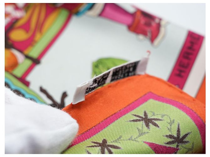 Hermès Kachina Kermit Oliver Seidentuch 90cm Braun Pink Weiß Rot Grün Orange Hellblau Gold hardware - Ansicht 17
