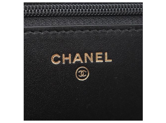 Borsa a tracolla Chanel Matelassé 2.55 Icon Charm Nero - vista 4