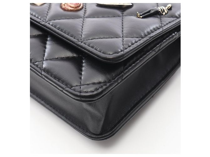 Borsa a tracolla Chanel Matelassé 2.55 Icon Charm Nero - vista 6
