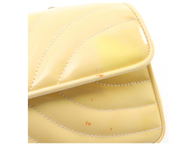Borsa a tracolla Chanel V-Stitch in vernice giallo - vista 10