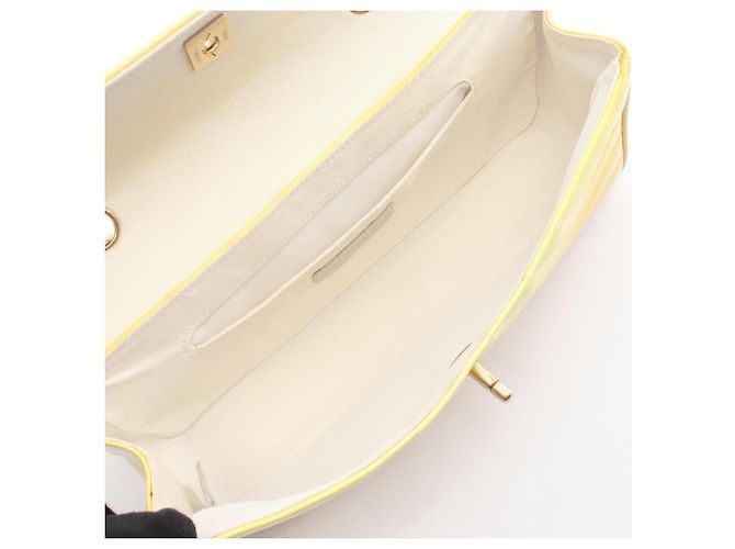 Borsa a tracolla Chanel V-Stitch in vernice giallo - vista 3