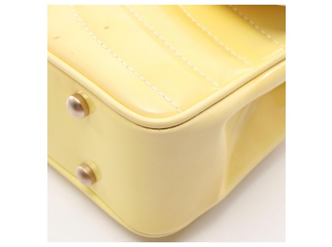 Borsa a tracolla Chanel V-Stitch in vernice giallo - vista 7
