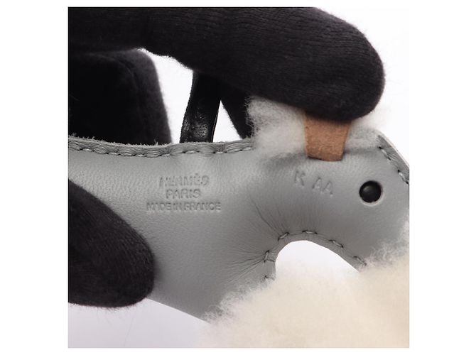 Hermès Charm Buddy Hermes in Grigio, Nero e Bianco Marrone - vista 3