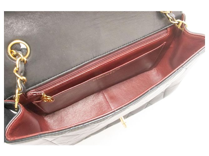Sac à bandoulière CHANEL Diana Flap Chain en cuir d'agneau matelassé noir - vue 10