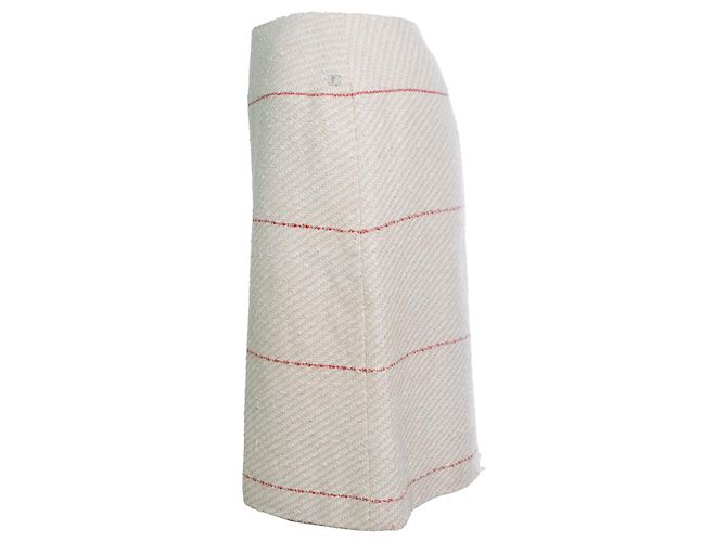 Chanel, falda de tweed beige con líneas rojas - vista 2