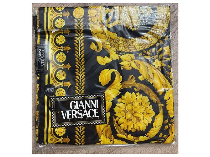 Foulard in seta Gianni Versace Barocco Nero D'oro - vista 3