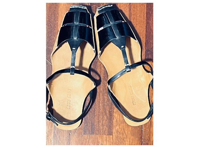 Miu Miu Sandali Flat in Pelle Marrone Nero - vista 2