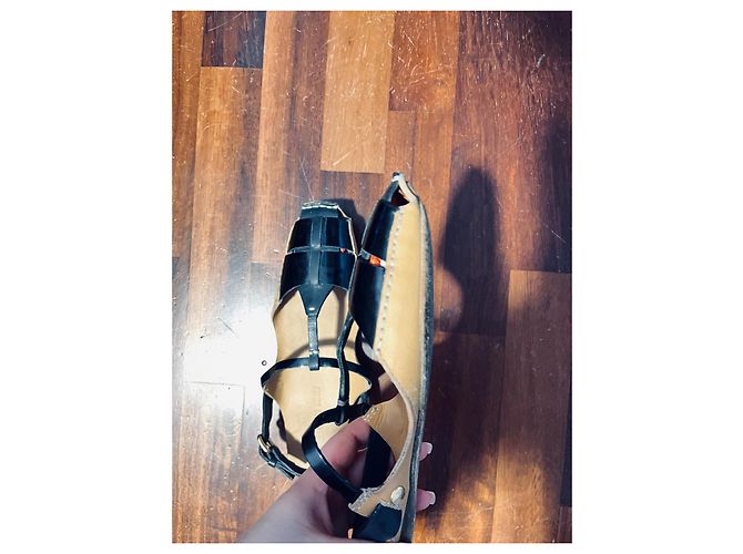 Miu Miu Sandali Flat in Pelle Marrone Nero - vista 5