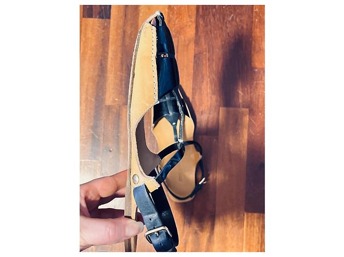 Miu Miu Sandali Flat in Pelle Marrone Nero - vista 6